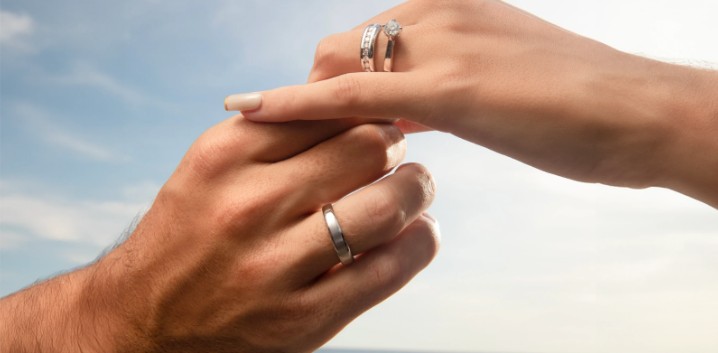 cincin tunangan terbaru
